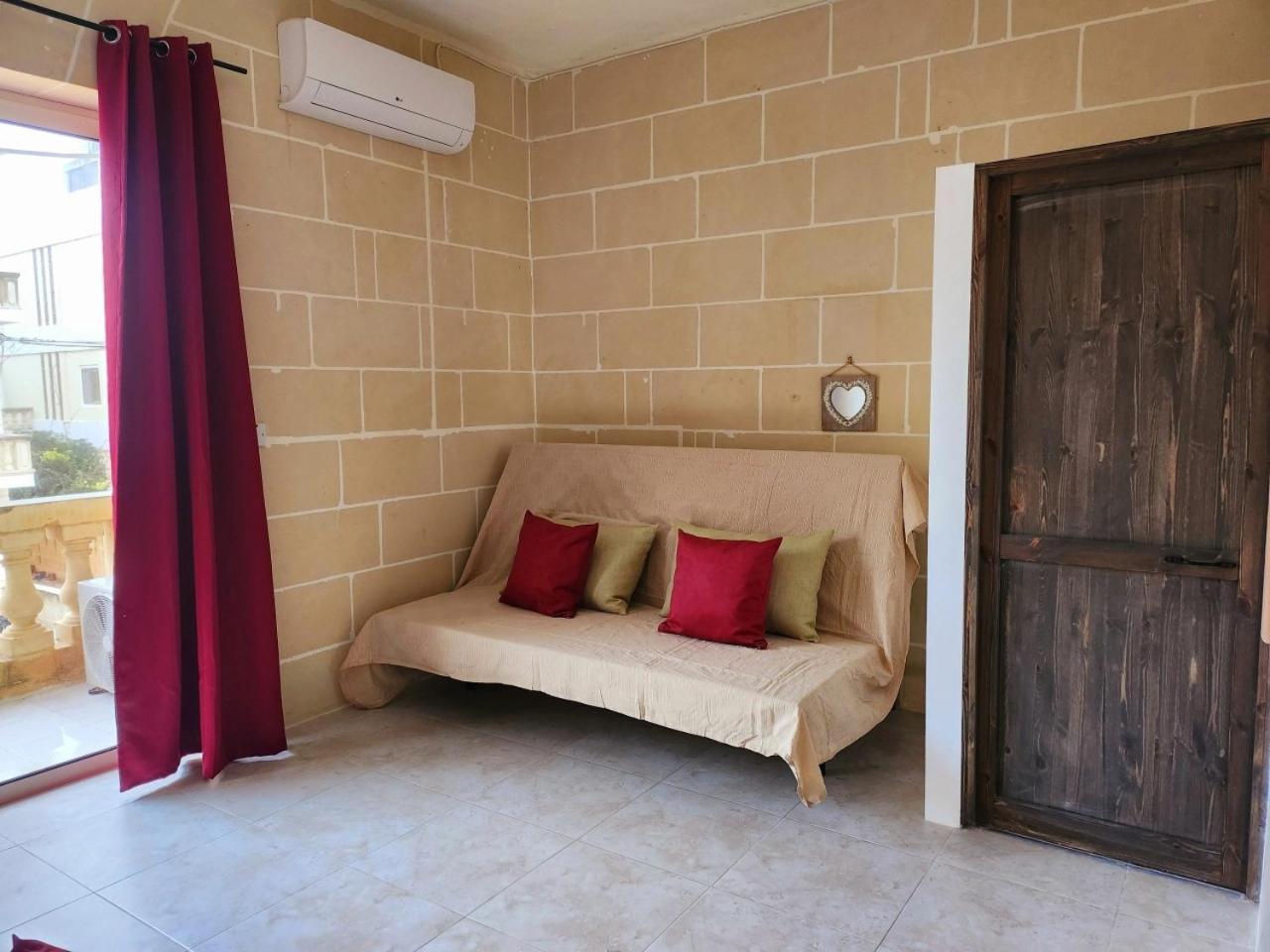 Palm Court Apartment Xlendi Luaran gambar