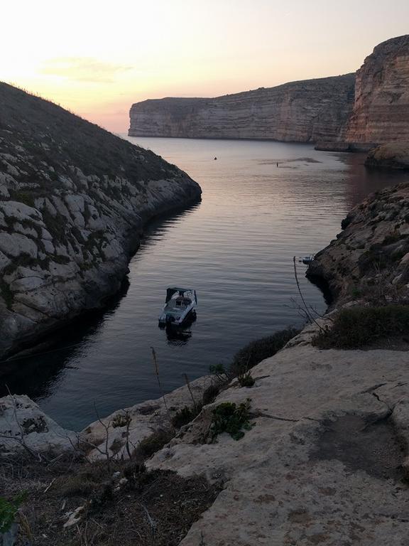 Palm Court Apartment Xlendi Luaran gambar
